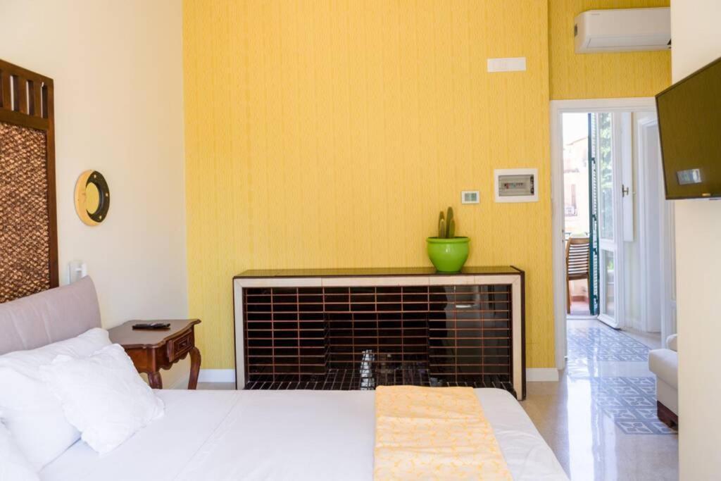 Romantica With Balcony Near San Giovanni Apartment Rom